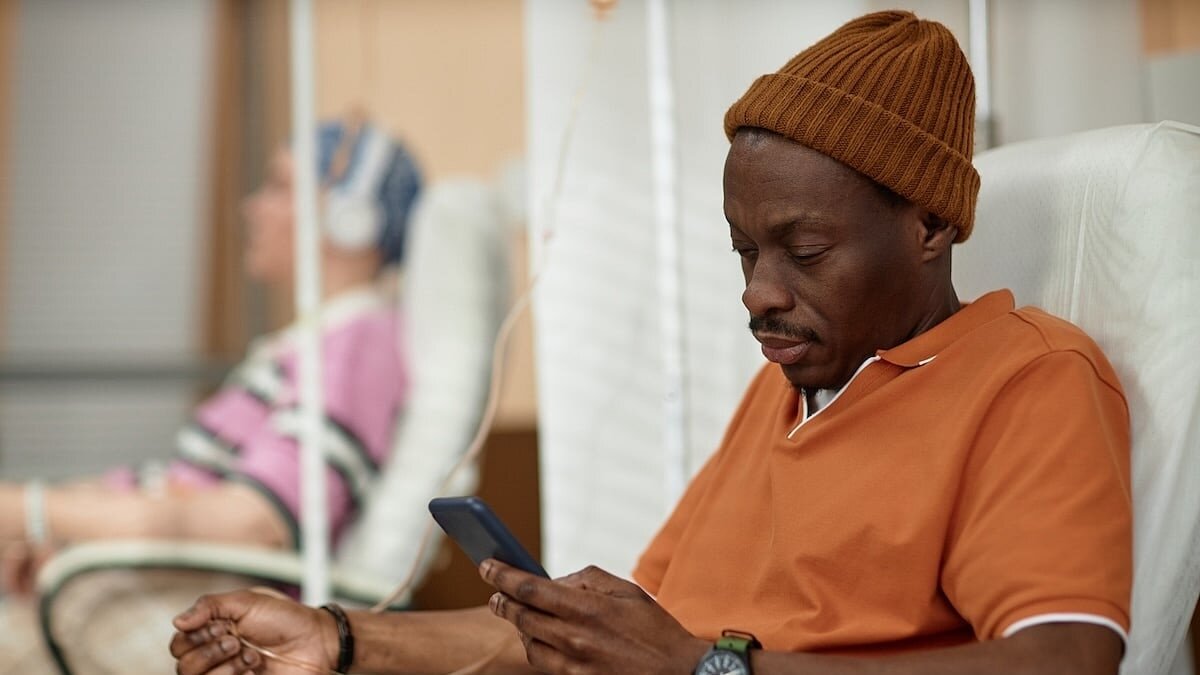 Aplicación para smartphone ayuda a quienes tienen cáncer avanzado a mantener
