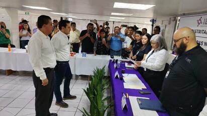 ELECCIONES COAHUILA El IEC entregó el acta de mayoría a Guillermo Ruíz Guerra tras concluir el conteo distrital en Piedras Negras, confirmando su triunfo en el Distrito