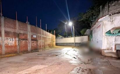 Una mujer de aproximadamente 35 a 40 años fue localizada sin vida con signos de violencia en Tehuantepec, Oaxaca durante la madrugada de este miércoles.