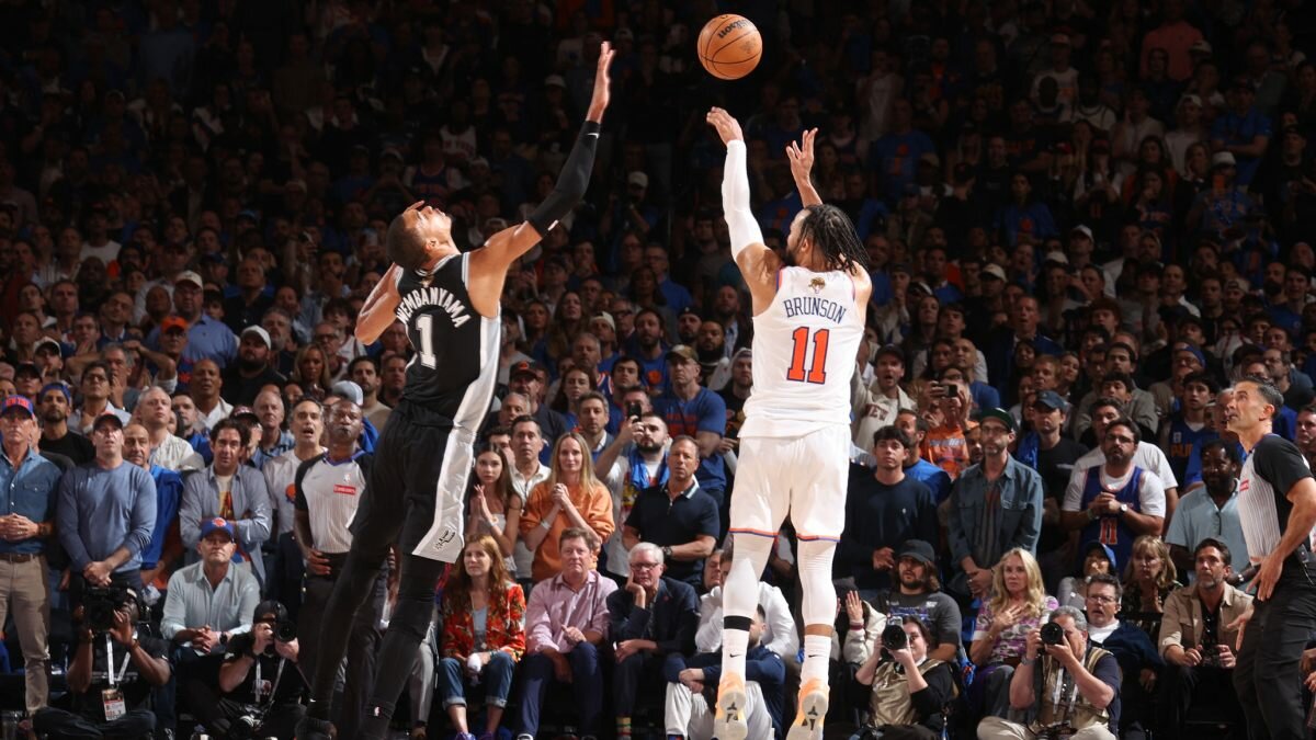 Knicks quedan a un triunfo del título tras épica victoria