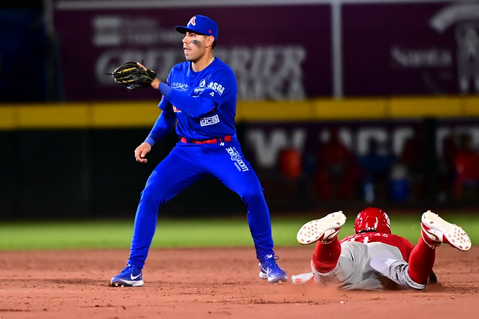 Diablos Rojos responde y empata la serie ante Acereros