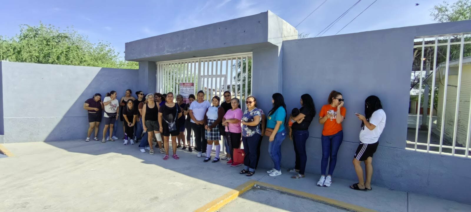 Cierran primaria por garrapatas y riesgo de derrumbe