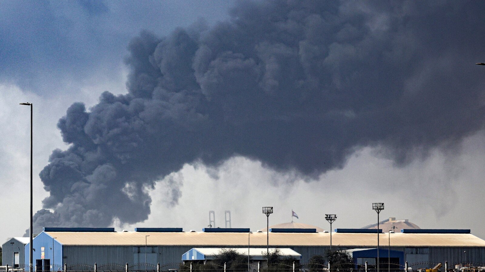 EU lanza nueva ola de bombardeos contra Irán en 12 ciudades