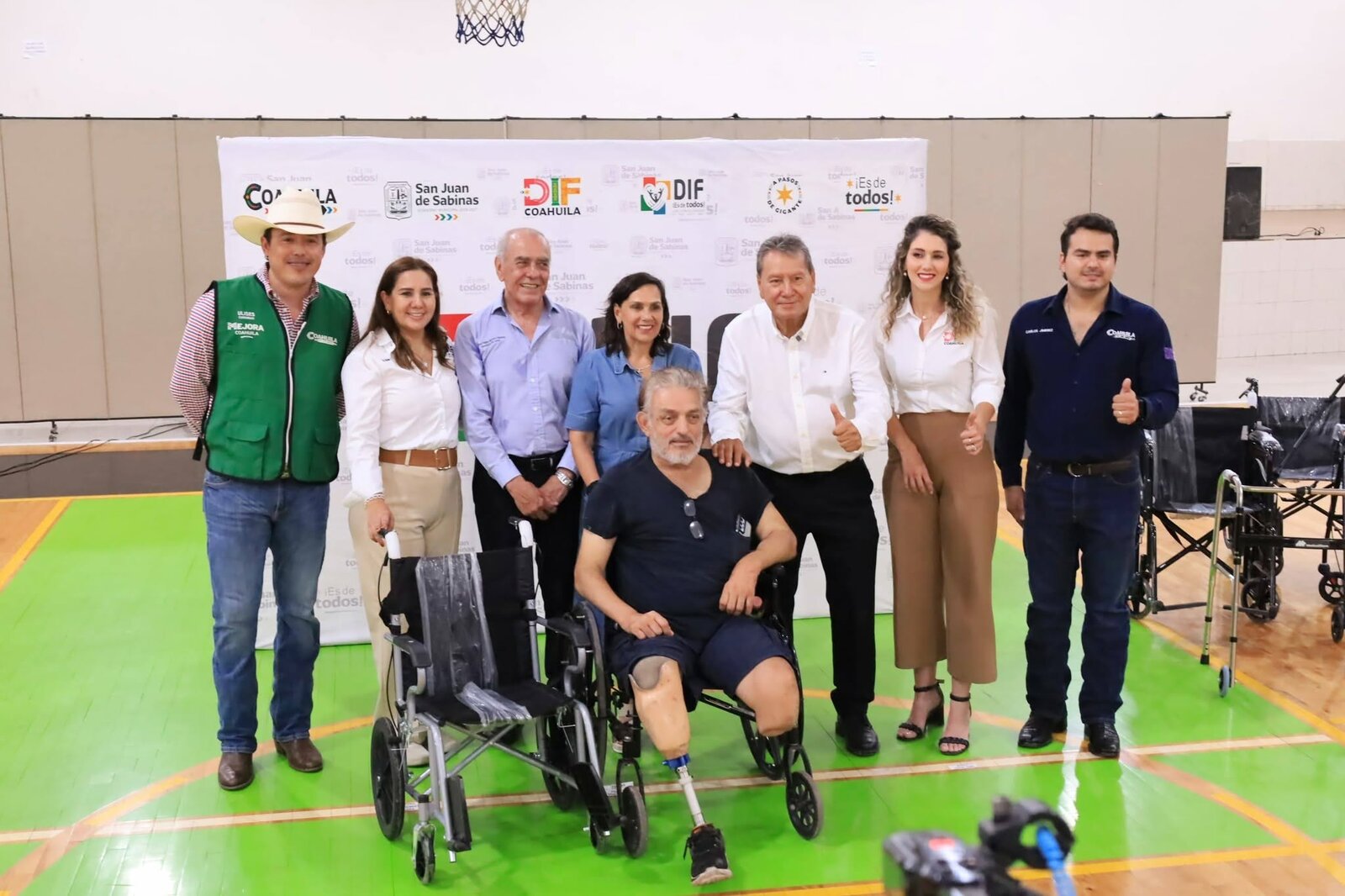 DIF Coahuila entrega 104 aparatos funcionales en San Juan de Sabinas