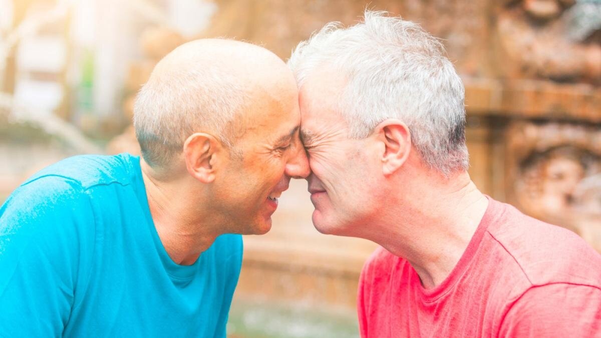 Los adultos LGBTQ+ mayores temen menos apoyo a medida que envejecen