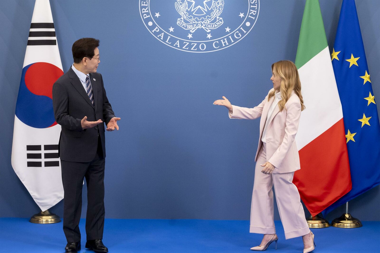 Italia y Corea del Sur firman acuerdos en energía, defensa y tecnología