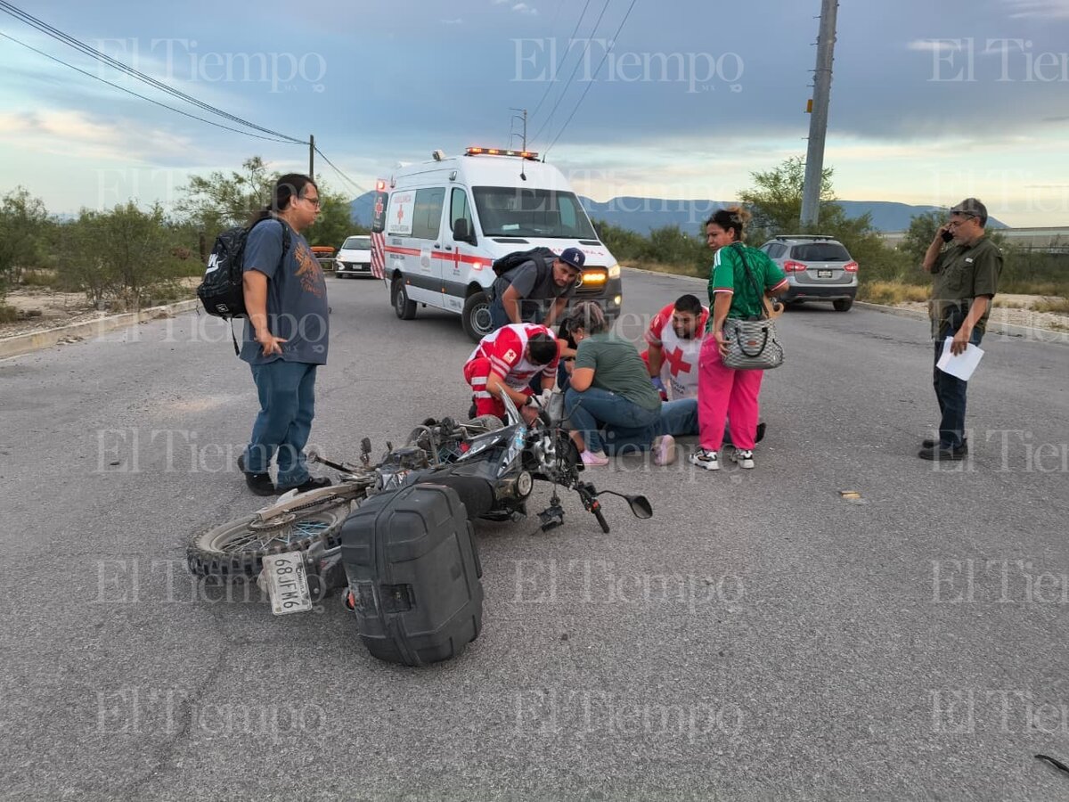Trabajador de Golden Dragon sale volando tras choque de motocicleta en Monclova