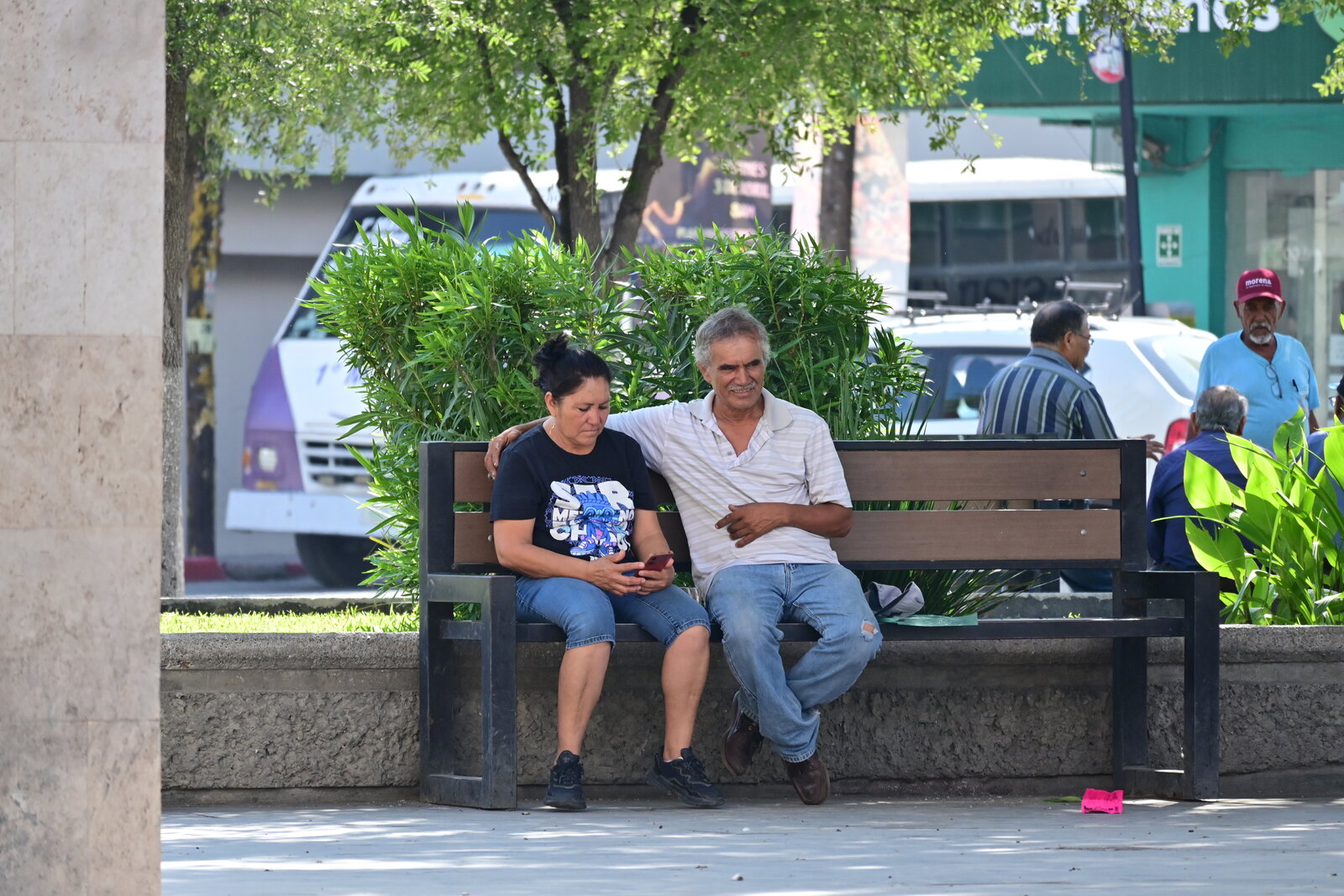 Convivencia: Adultos mayores mantienen viva la convivencia cotidiana en Monclova.