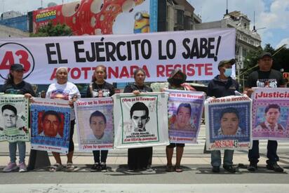 AYOTZINAPA Familiares de los 43 estudiantes desaparecidos solicitaron reactivar líneas de investigación, revisar pruebas pendientes y evitar la criminalización