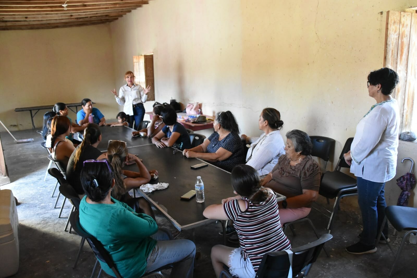 Acercan talleres de desarrollo personal y autoempleo a familias del ejido San Juan
