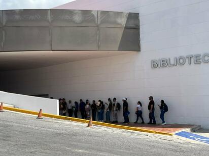 Con una importante respuesta desde las primeras horas de este sábado, cientos de personas acudieron a la jornada de reclutamiento.  La convocatoria laboral