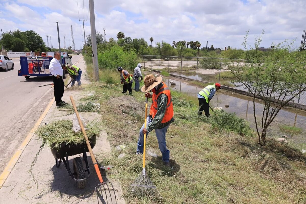 Óscar Ríos supervisa acciones de limpieza urbana en Nueva Rosita