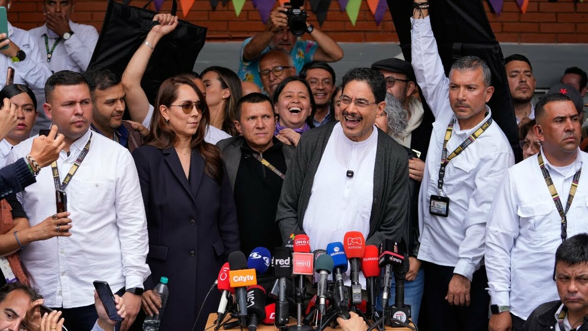 Iván Cepeda cierra campaña presidencial en Colombia rumbo al balotaje