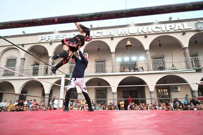 Con lucha libre, regalos y muchas sorpresas, el Gobierno Municipal de Frontera reconocerá a quienes todos los días dan lo mejor por sus familias.  Frontera,