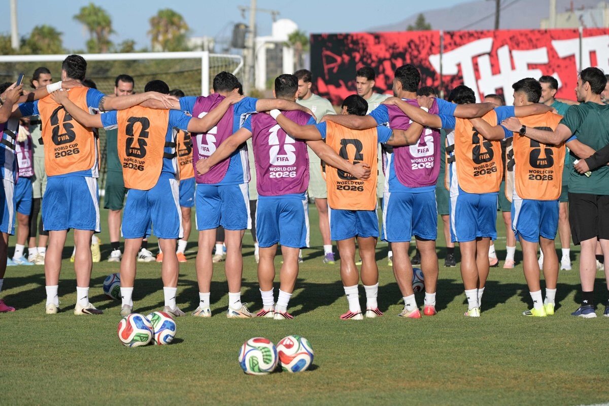 Selección de Irán llega a Los Ángeles para su debut