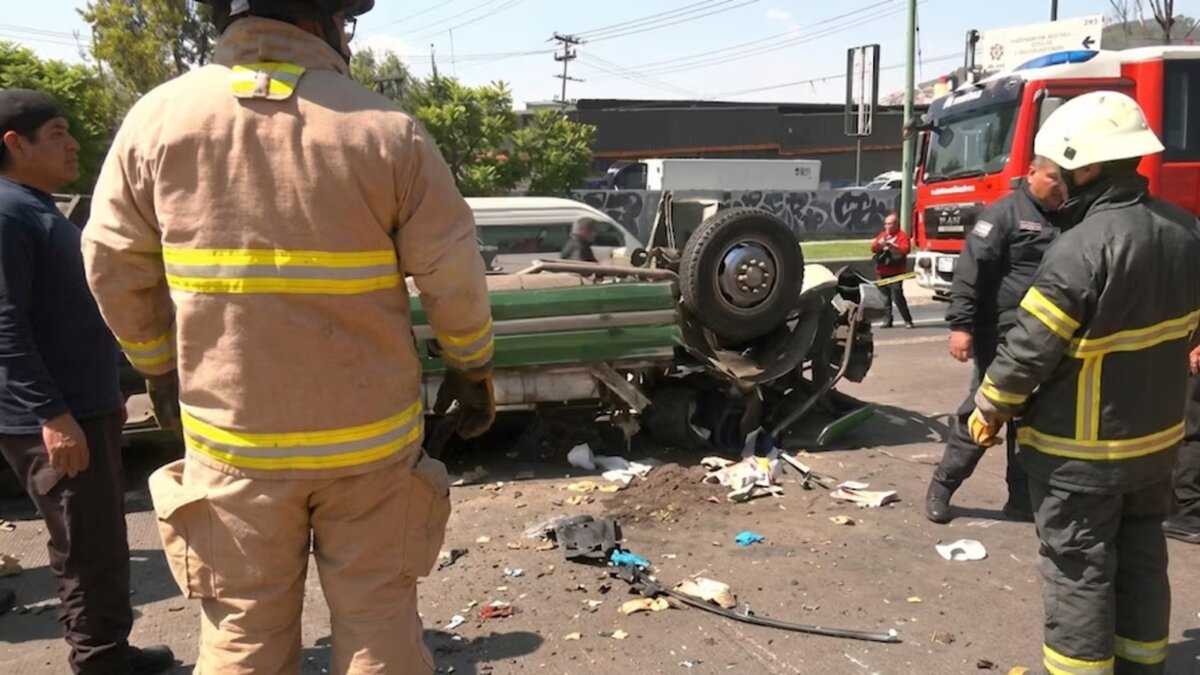 Volcadura en la México-Pachuca deja 15 lesionados