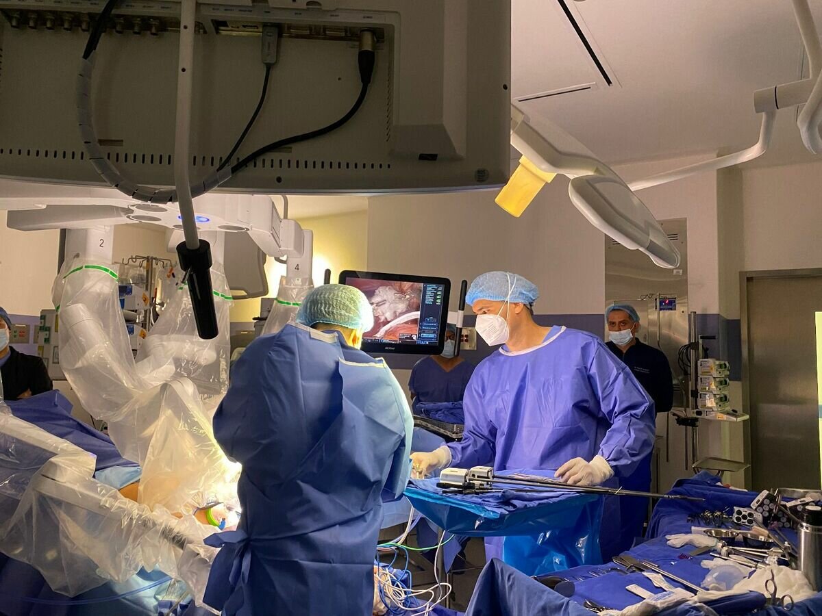 Semar realiza primer trasplante hepático pediátrico con robot