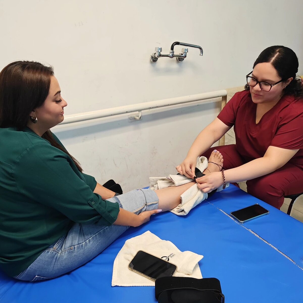 Salud Municipal ofrece servicios de terapia física a bajo costo
