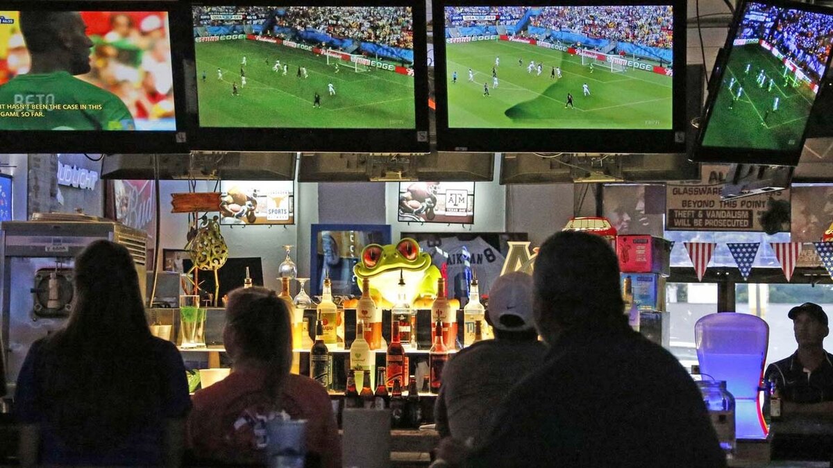Restaurantes ganan con Mundial; turismo no despega