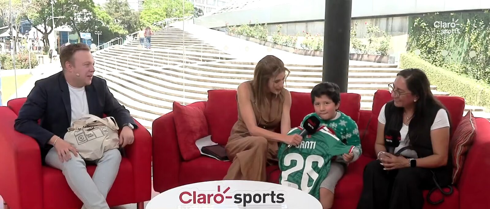 Pequeño aficionado del Tri recibe sorpresa tras hacerse viral
