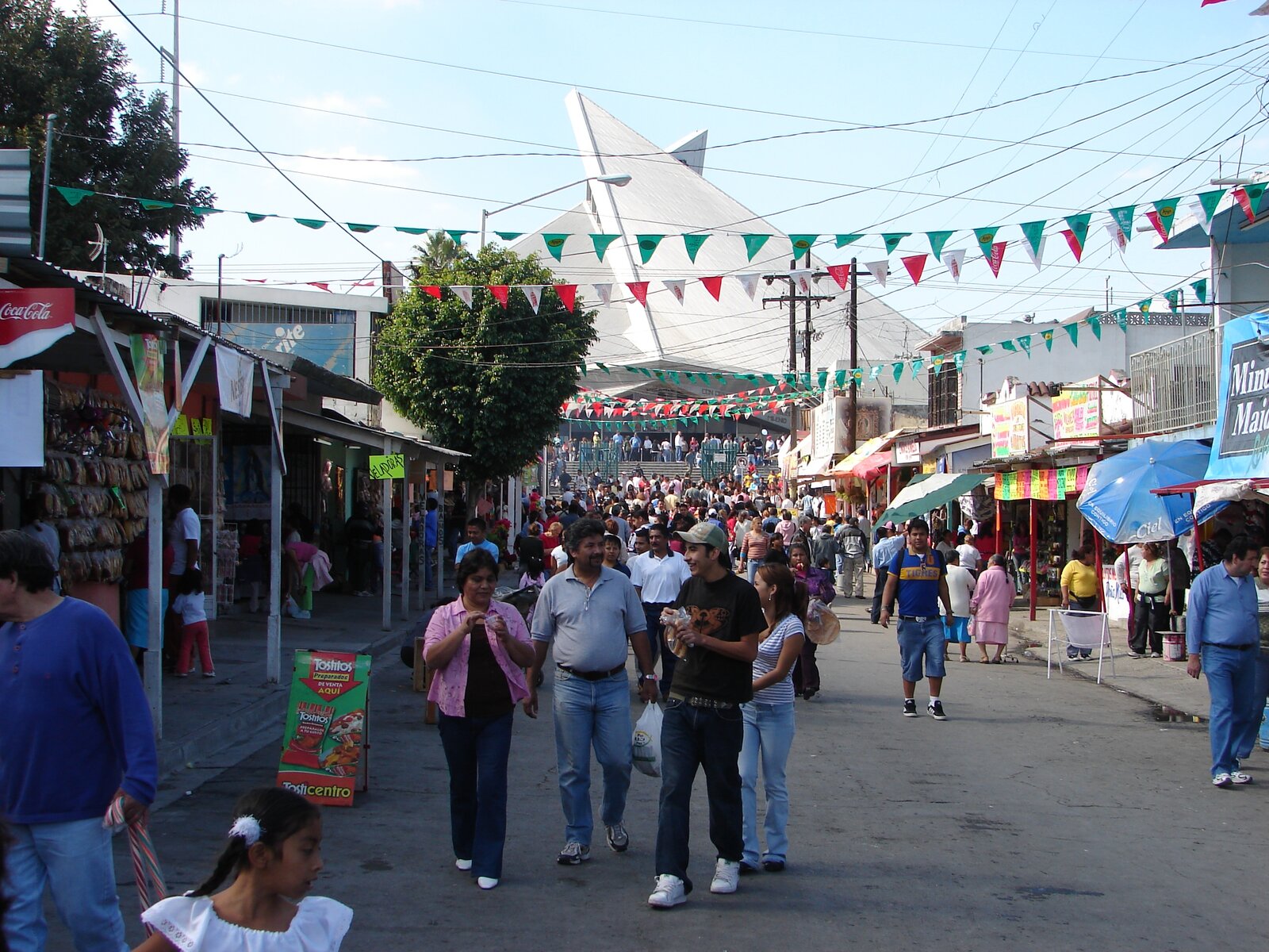 Taquero de Guadalupe se sorprende al atender a cientos de turistas extranjeros