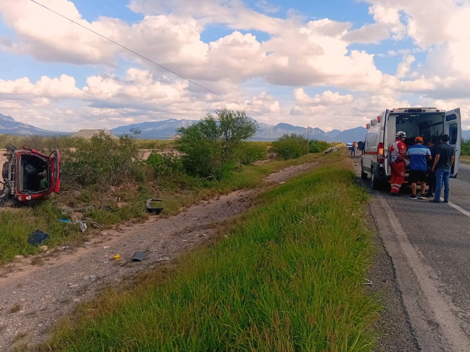 Accidente vial: Nissan terminó incendiado tras múltiple choque en la Federal 57.