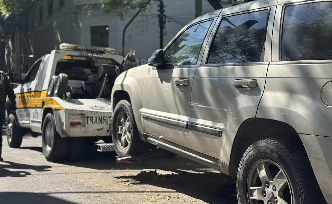 Alcaldía Cuauhtémoc retira 61 vehículos abandonados en sus calles