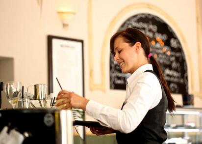 Turismo extranjero obliga a trabajadores a aprender inglés 