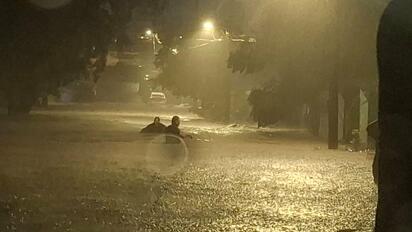 Lluvia paraliza vialidades; Piedras Negras queda bajo el agua