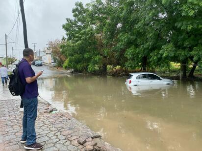 Apenas en enero logró comprarse un Nissan March, y esta mañana al asistir a trabajar a la Escuela Normal nunca pensó que lo perdería.  “Era mi primer carro”,