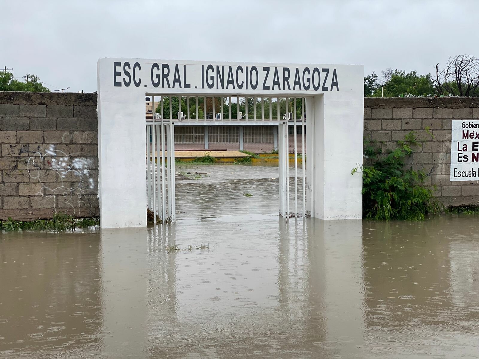Lluvias dañan escuelas y suspenden clases