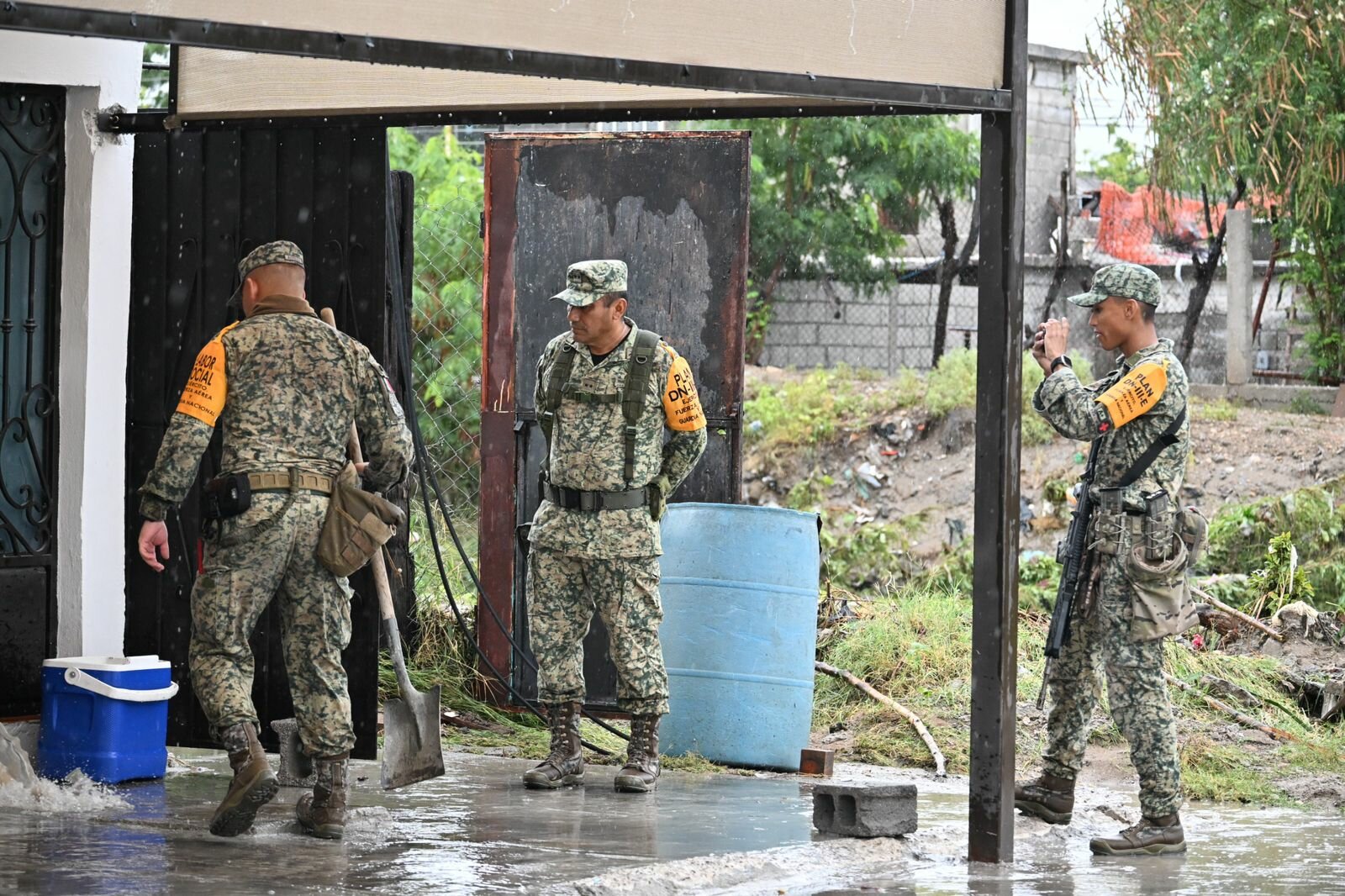 Tormenta desborda arroyo y activa emergencia en Frontera