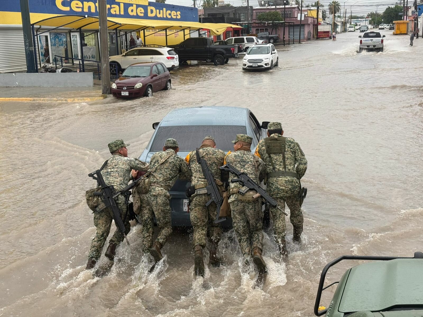 Lluvias activan auxilio militar y paralizan actividades en la Región Centro