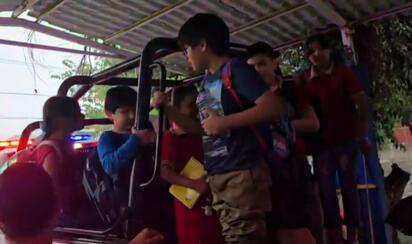 Evacúan a alumnos por inundación en primaria de la Elsa en Monclova