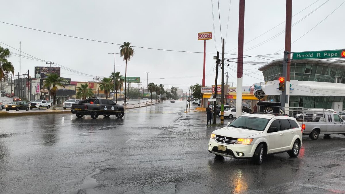 Cierran cruce del Harold R. Pape por inundación; AIC apoya en labores de seguridad