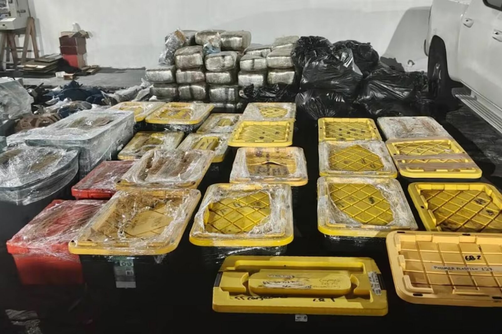 Decomisan arsenal, granadas y droga en cateos realizados en Veracruz