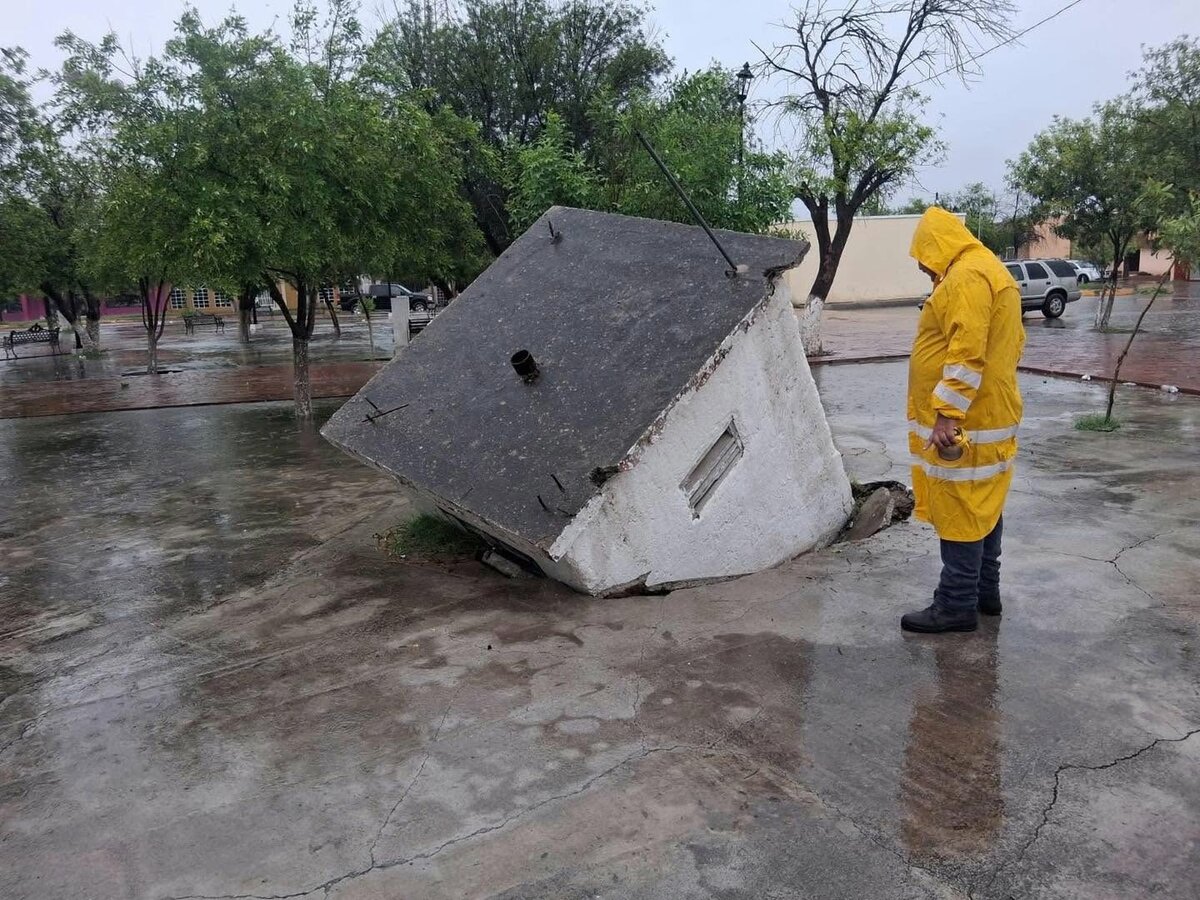 Colapsa estructura en plaza de Barroterán tras intensas lluvias recientes