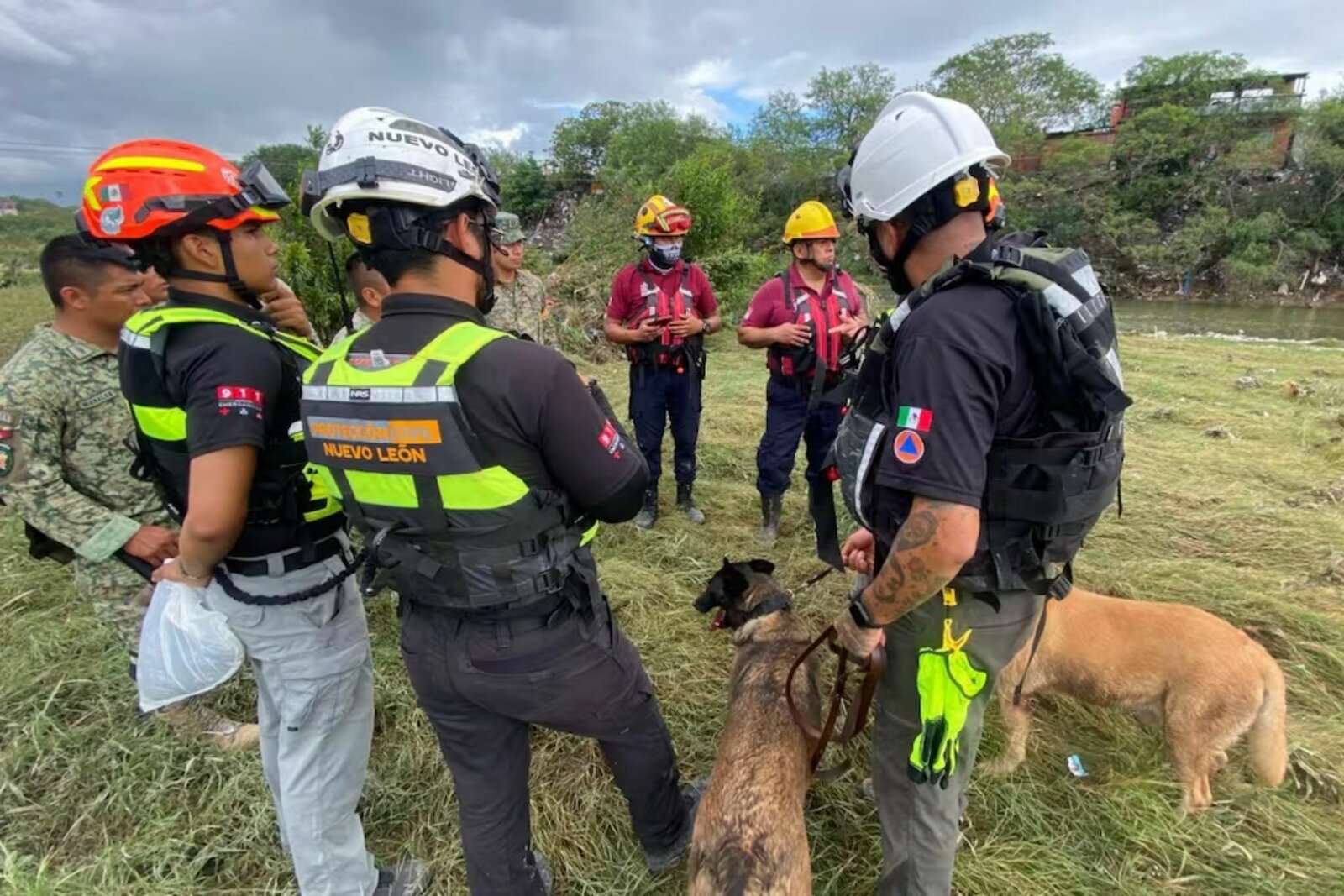 Reanudan búsqueda de hombre arrastrado por el Río Pesquería en Escobedo, Nuevo León