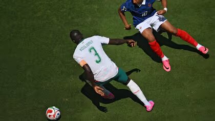 De menos a más Francia derrota 3-1 a Senegal