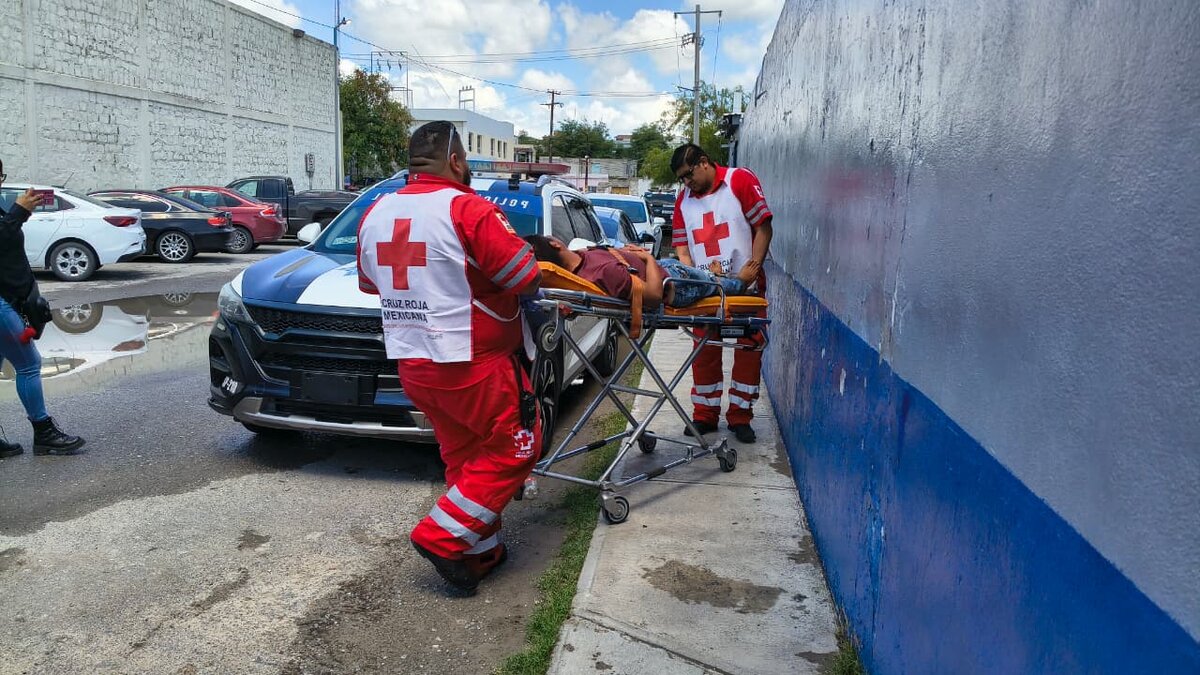 Convulsiona detenido en celdas municipales; termina hospitalizado bajo custodia