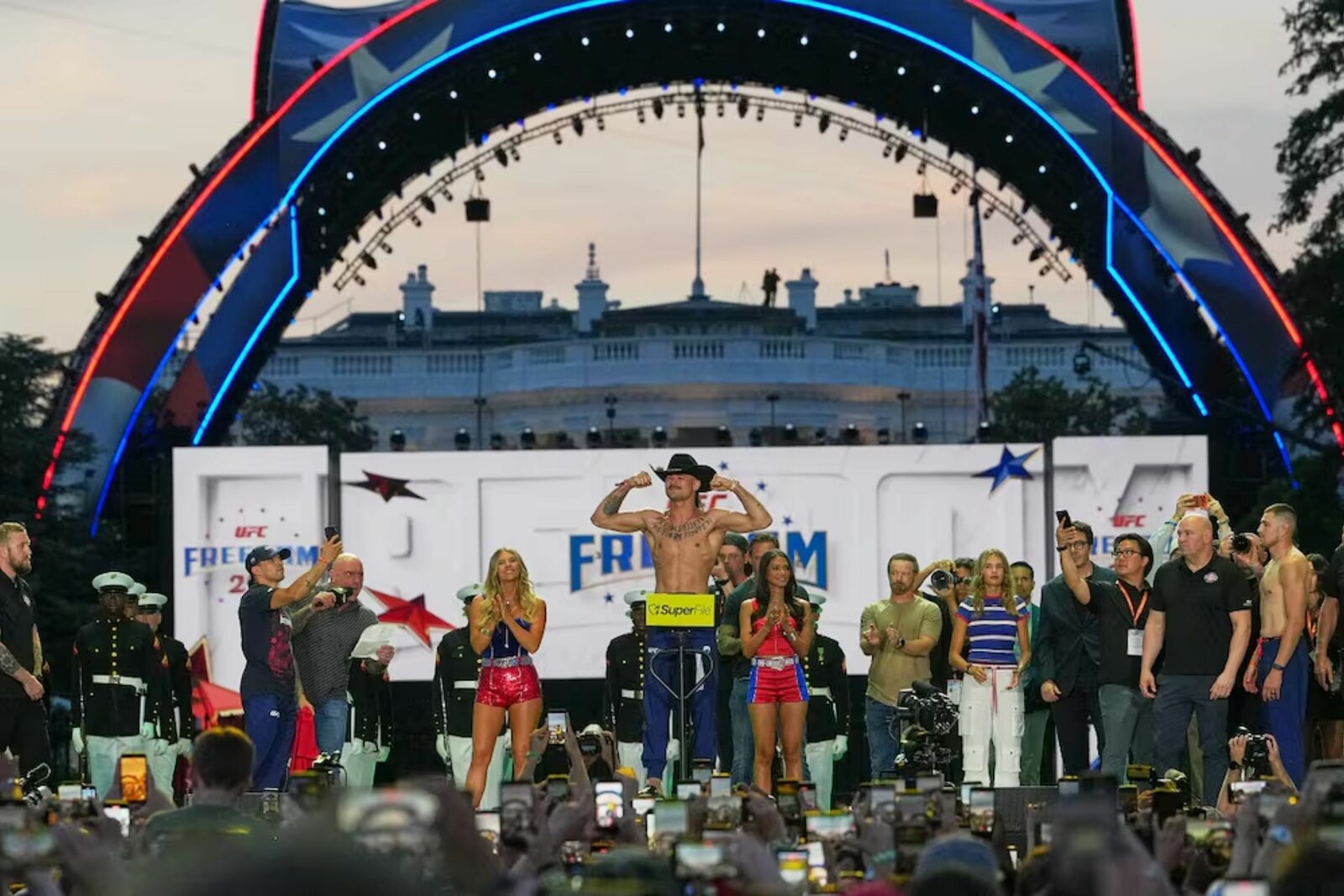 Presentan cargos contra cinco acusados por planear ataque en evento de UFC en la Casa Blanca