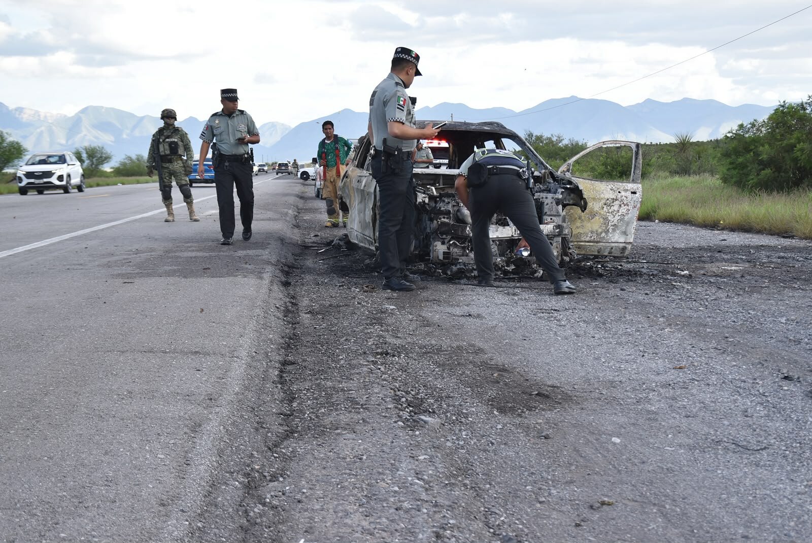 Familias afectadas por carambola en la carretera 57 denuncian falta de respuesta del responsable; señalan que es militar