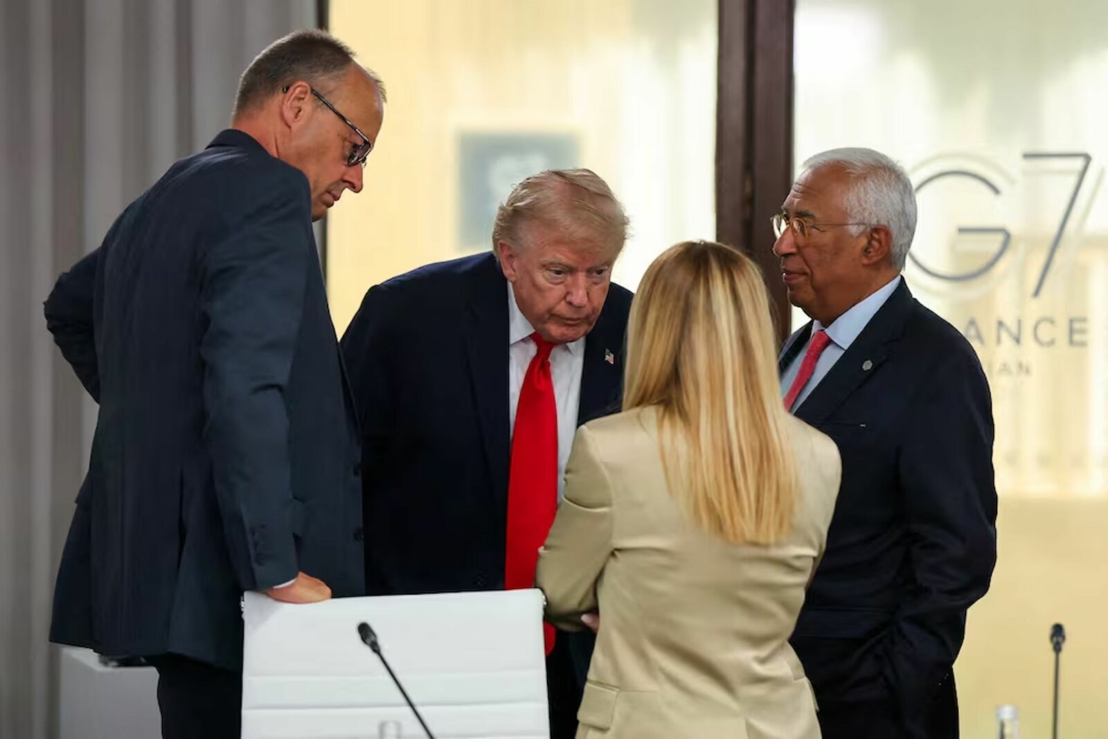 Micrófonos abiertos revelan conversaciones informales en la cumbre del G7