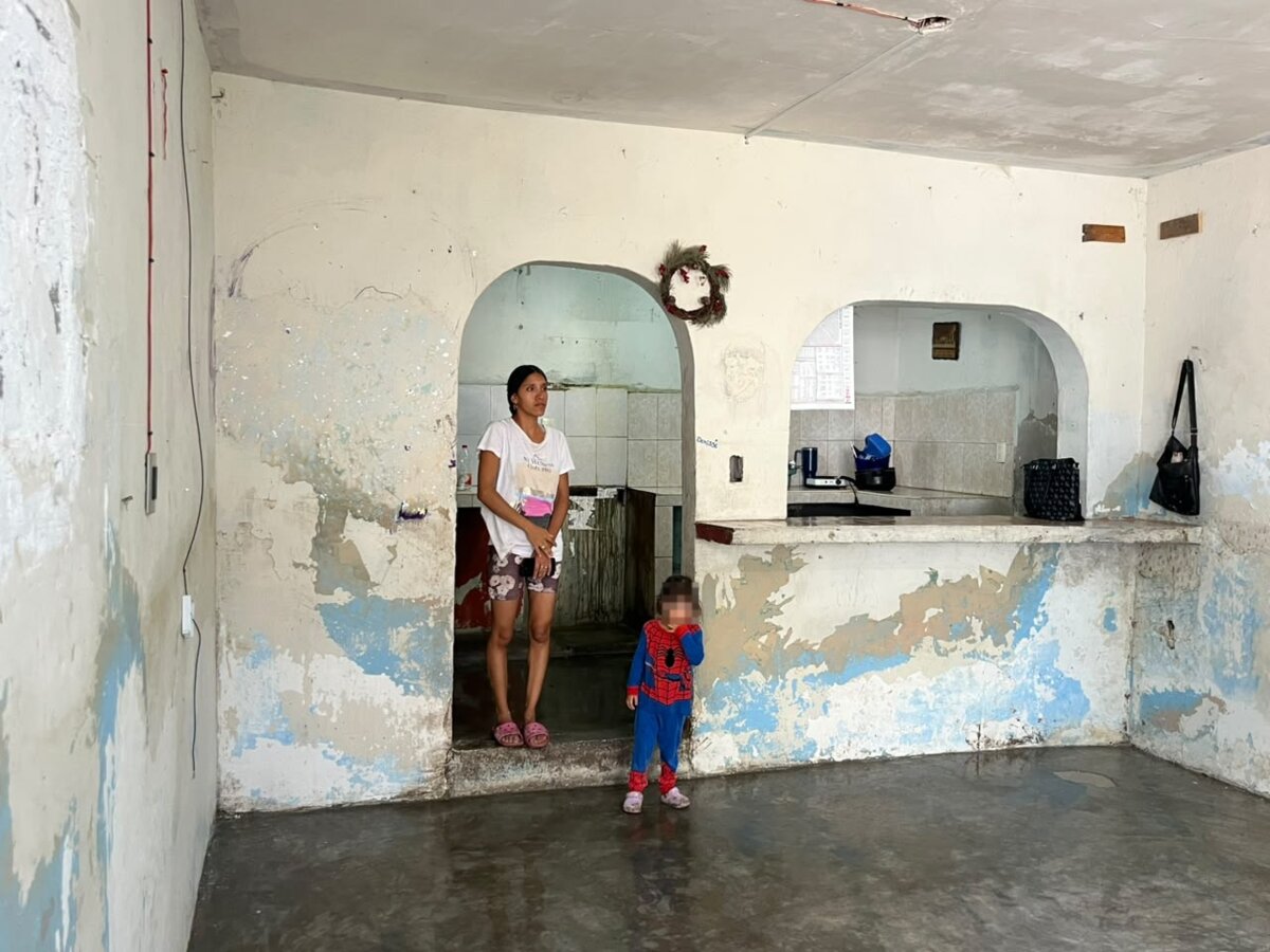 Entre lágrimas, madre de familia relata cómo las lluvias la dejaron sin nada en Frontera