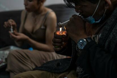 Los consumidores de fentanilo toman dosis diarias 60 veces el nivel letal