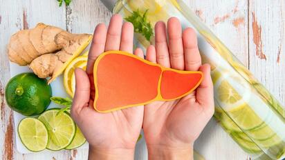 Ni el limón ni los jugos detox: la fruta que protege el hígado