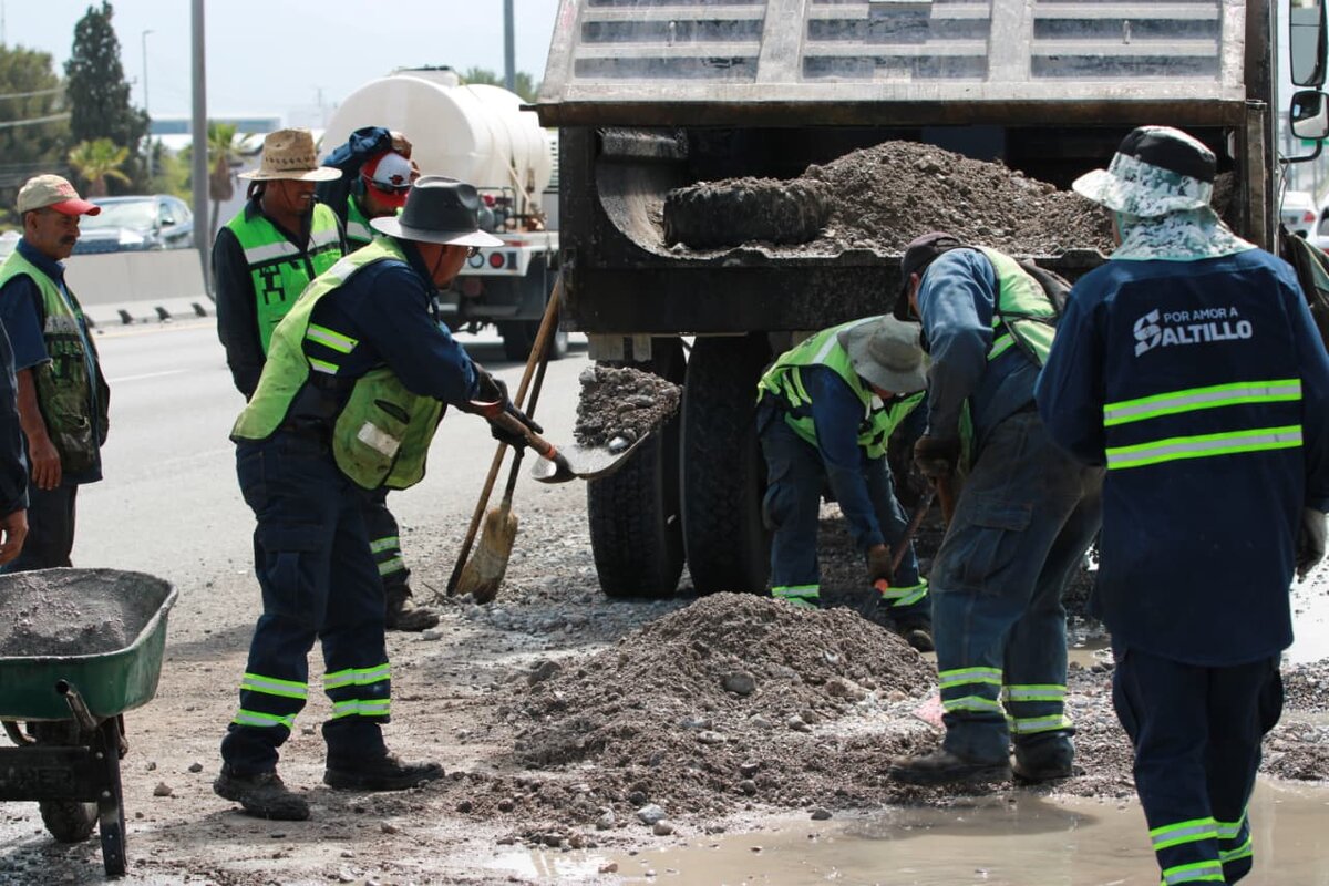 Intensifican desazolves y mejoran vialidades tras lluvias en Saltillo