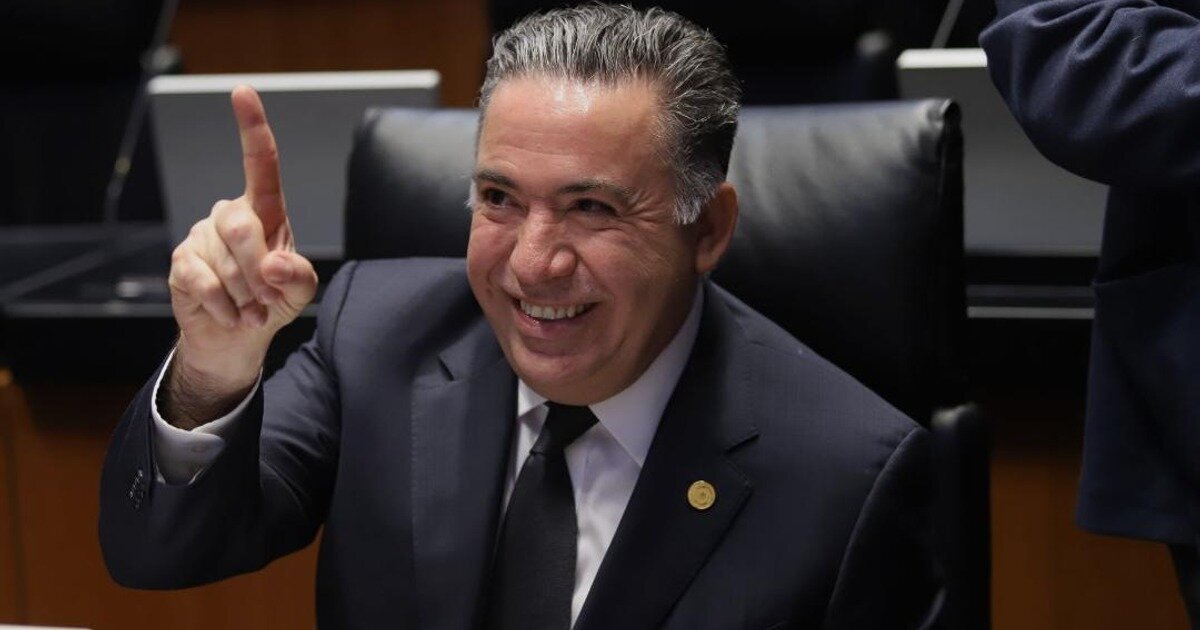 Enrique Inzunza rechaza pedir licencia y asegura que seguirá como senador hasta 2030