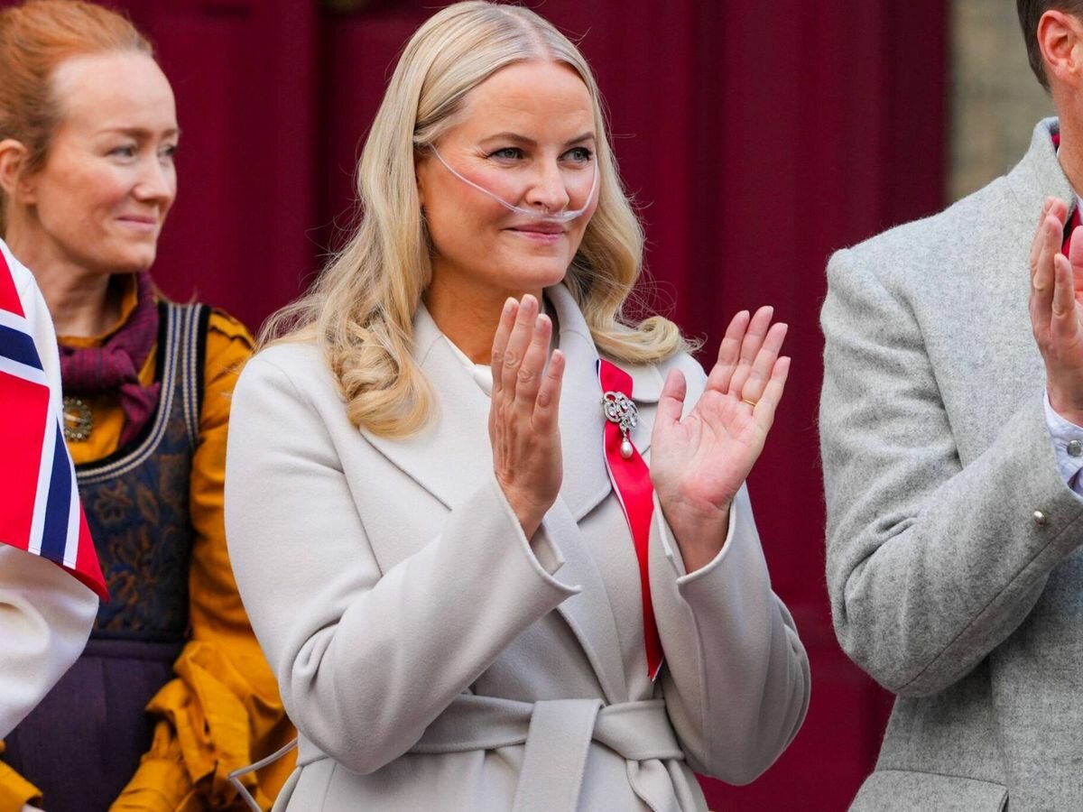 La princesa heredera de Noruega, Mette-Marit, fue sometida a un exitoso trasplante de pulmón