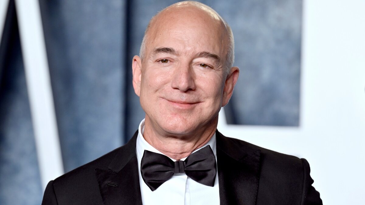 Jeff Bezos propone colonizar la Luna como solución al deterioro ambiental